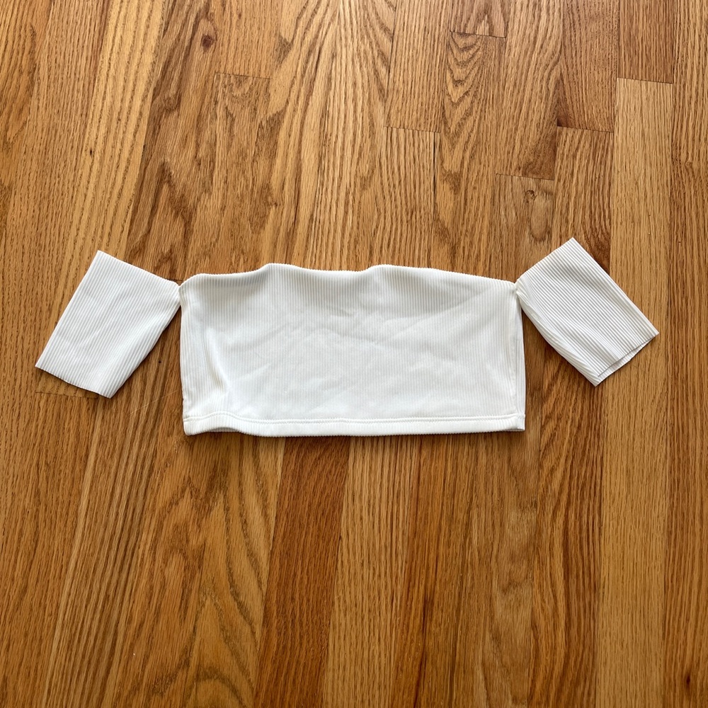 Off shoulder crop top - Picture 2 of 3